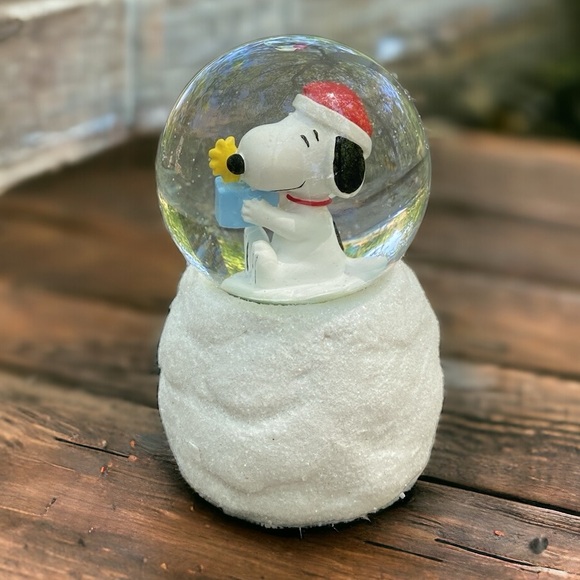 Snoopy and Woodstock light up mini snowglobe - Picture 5 of 10